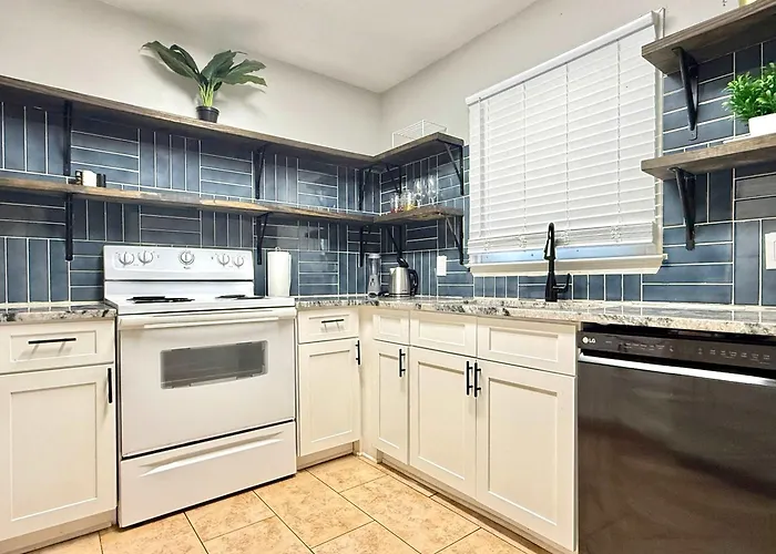 New 2B2B Entire Townhouse Place Cozy And Quiet Sp1271